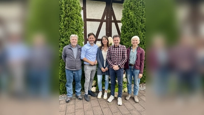 Torsten Lachmann (Bauamtsleiter), Tino Wenkel (Samtgemeindebürgermeister), Birgit Czyppull (Büro für Freiraumplanung), Philip Becker (allgemeiner Vertreter des Samtgemeindebürgermeisters), Martina Kleiböhmer (Büro für Freiraumplanung). (Foto: privat)