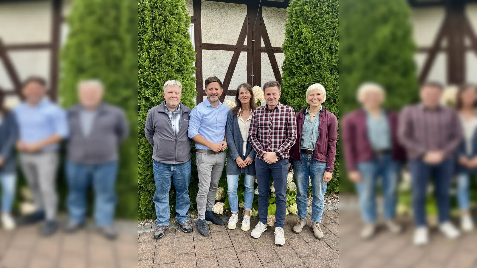 Torsten Lachmann (Bauamtsleiter), Tino Wenkel (Samtgemeindebürgermeister), Birgit Czyppull (Büro für Freiraumplanung), Philip Becker (allgemeiner Vertreter des Samtgemeindebürgermeisters), Martina Kleiböhmer (Büro für Freiraumplanung). (Foto: privat)