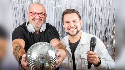 V.l.: DJ Elmar Becker und Schlagerstar Florian Timm. (Foto: Daniel Winkler)
