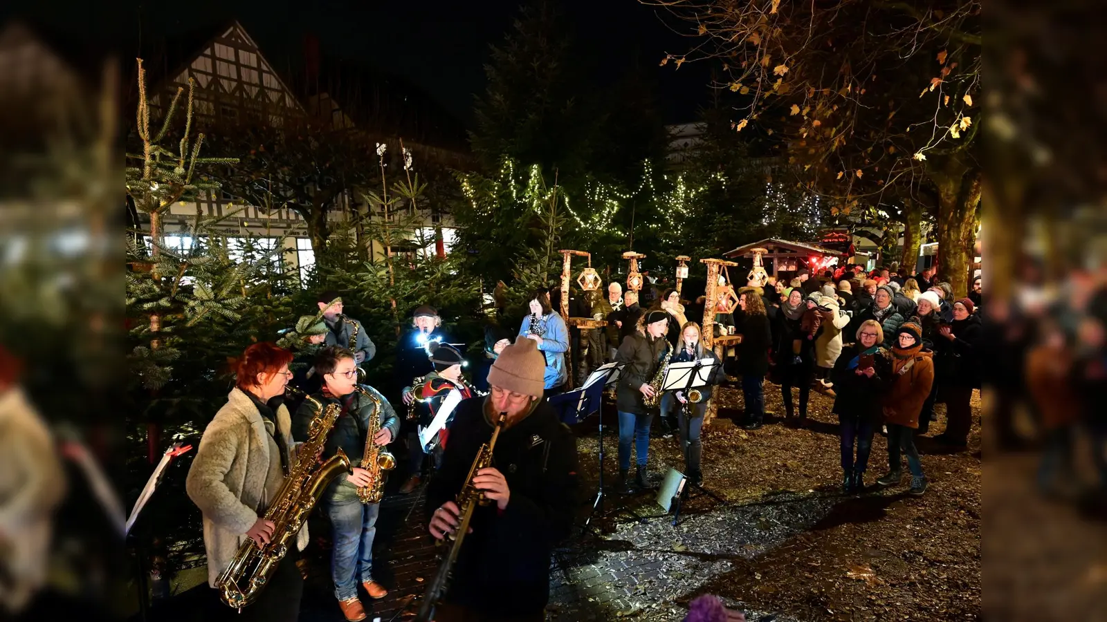 Mit festlichen Klängen läutet das Ensemble stimmungsvoll das vierte Adventswochenende ein. (Foto: Musikschule Holzminden e.V.)