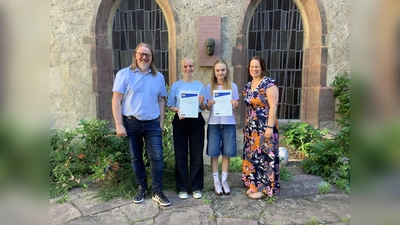 V.l.: Frank Scholle, Salome Maier, Charlotte Menne, Alexendar Dittmeier (Relilehrkraft und aus tiefster Überzeugung tatkräftige Unterstützerin des Projekts. (Foto: privat)