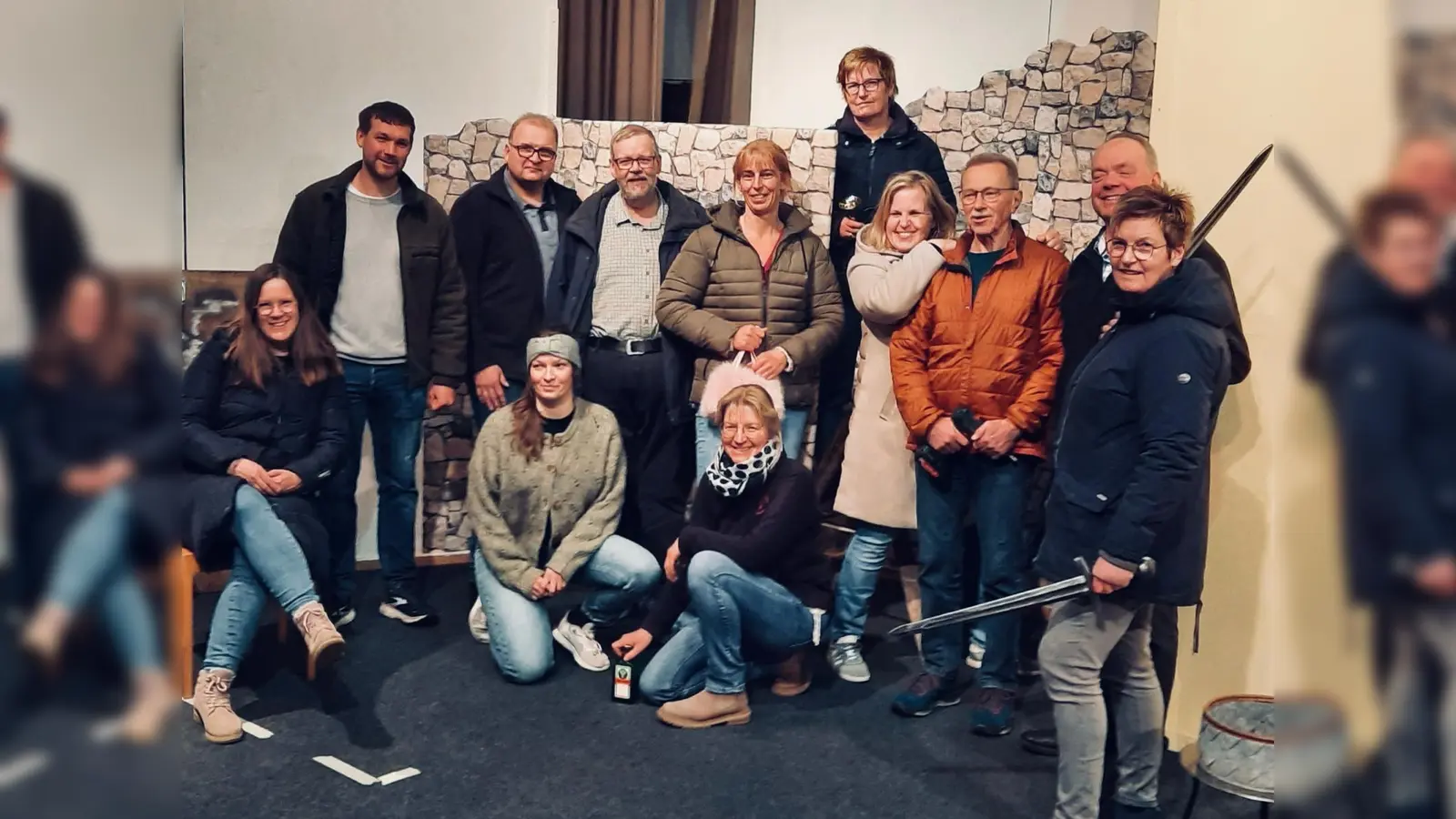 Sie bringen „(K)ein Grund zum Feiern” auf die Bühne: Die Akteure des Lustige Börde-Theater aus Borgentreich. (Foto: privat)