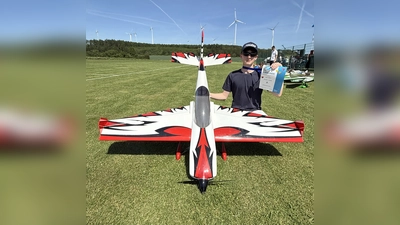 Quentin nach dem 2.ten Platz mit seiner Edge 540. (Foto: privat)