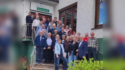Gelungenes Treffen: Unter der Leitung des Kreisvorsitzenden Gerhard Handermann (vordere Reihe, rechts) fand der Austausch zwischen den Ortsvorsitzenden in herzlicher und konstruktiver Atmosphäre statt. (Foto: VdK)