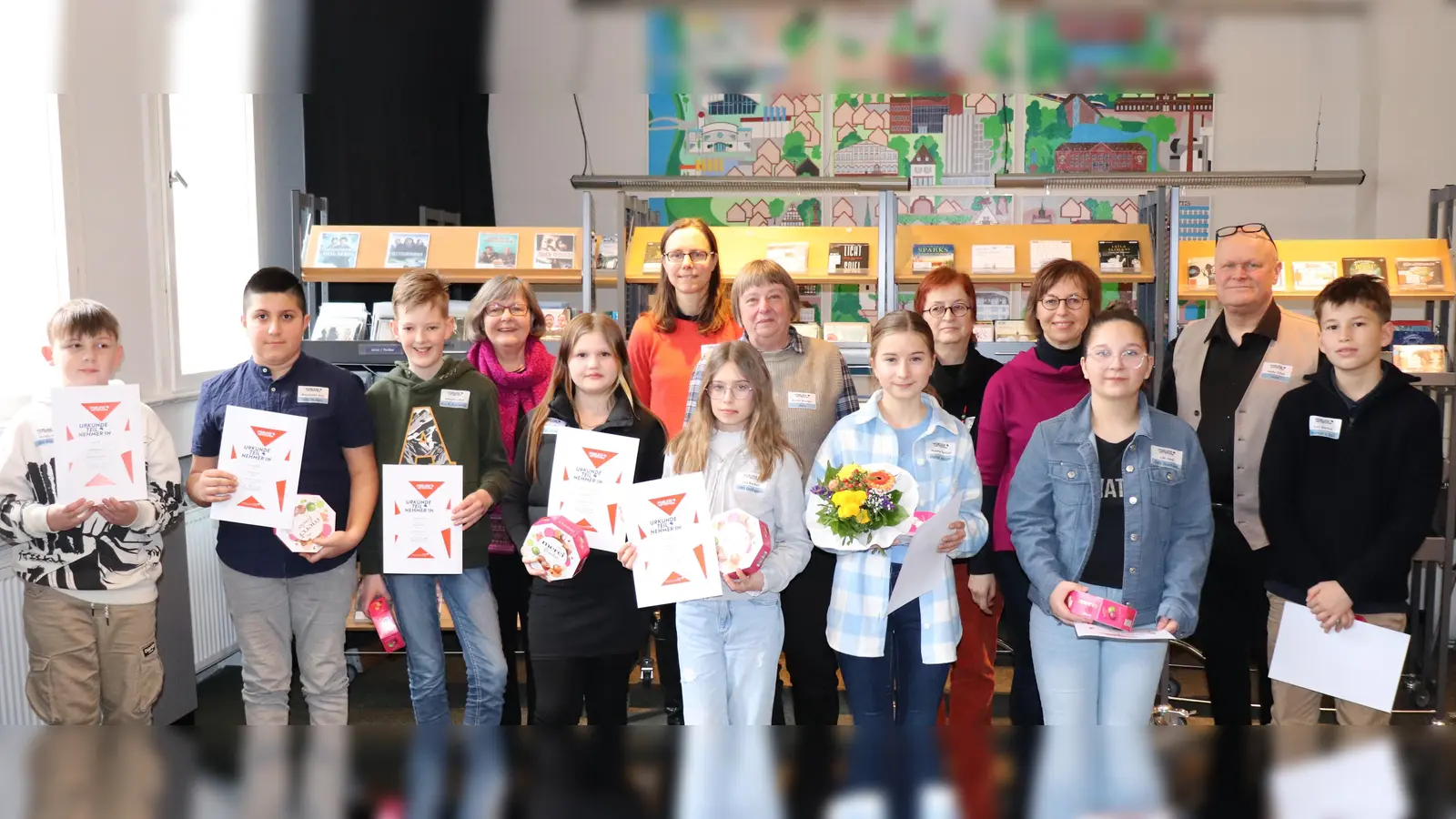 Die teilnehmenden Kinder samt Jury. (Foto: Stadt Holzminden)