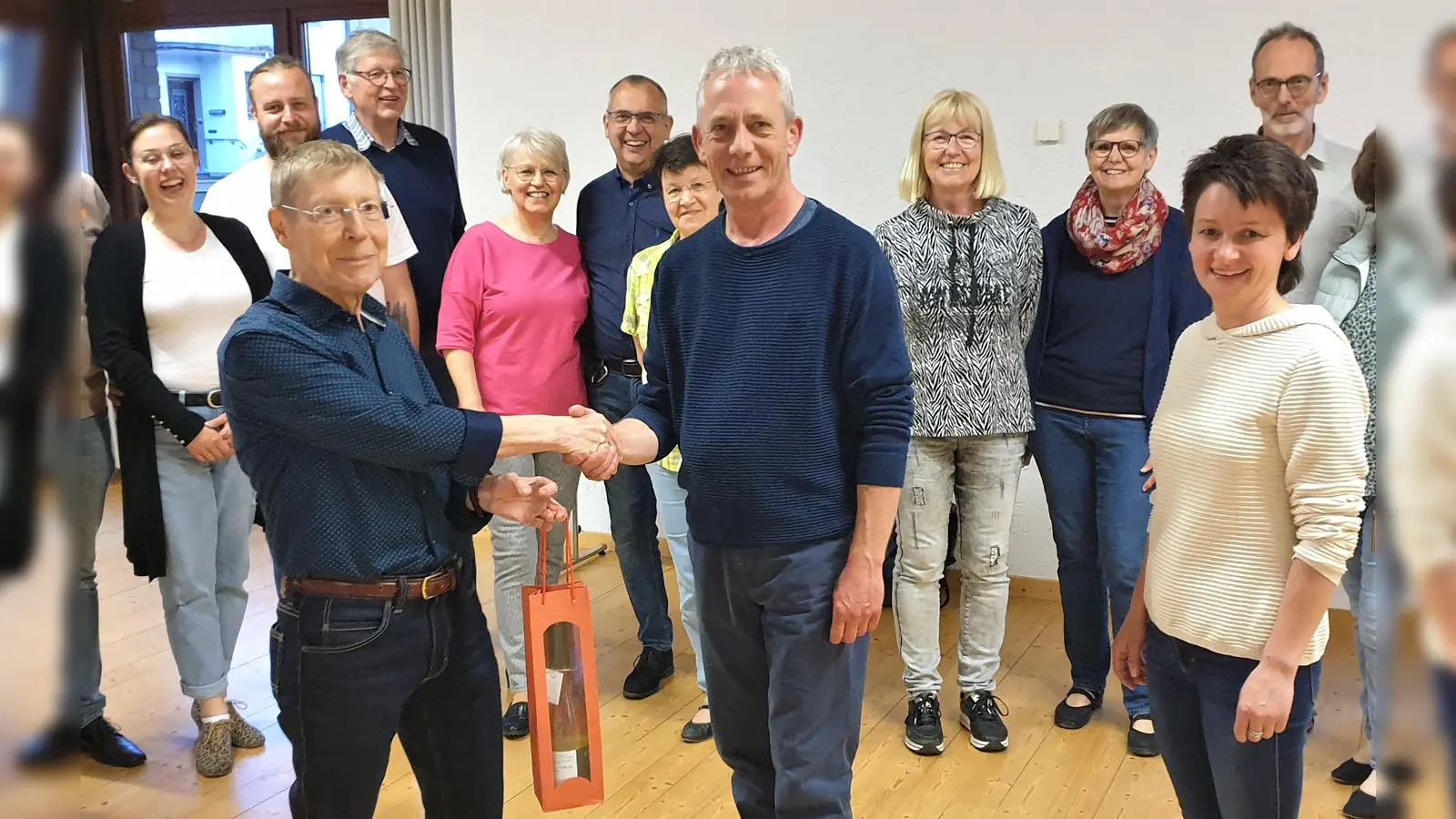Otto Hesse begrüßt Tanztrainer Martin Ellermann (Foto: privat)