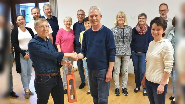 Otto Hesse begrüßt Tanztrainer Martin Ellermann (Foto: privat)