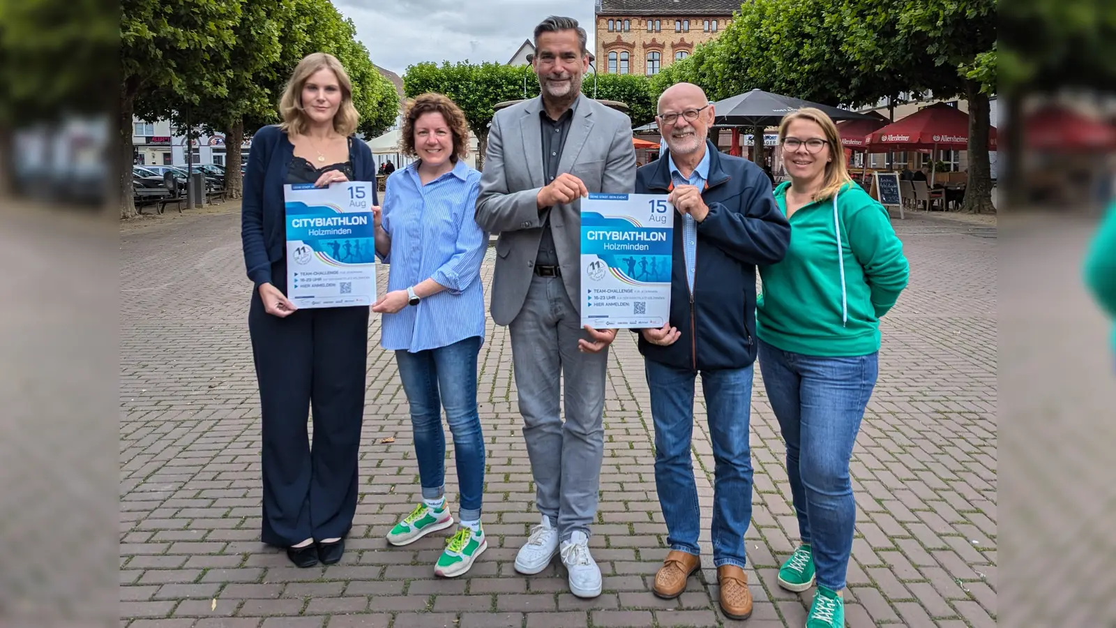 Freuen sich auf die 7. Auflage des Citybiathlons in Holzminden (v.l.): Sarah Krause (Stadtwerke), Isabell Adam (Stadtmarketing), Bürgermeister Christian Belke, Hermann Meyer (MTV Altendorf) und Inga Schaper (Stadtmarketing). (Foto: Stadtmarketing Holzminden)