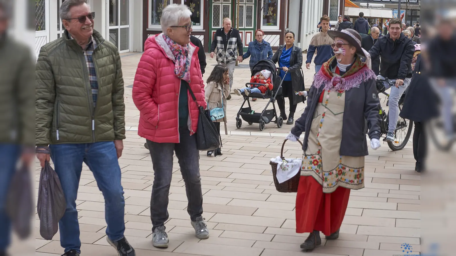 Ein vielfältiges Angebot an Marktständen, Informationen und Mitmach-Aktionen lockte bei herrlichem Frühjahrswetter tausende Besucher zum Würfelturmfest in die Dornröschenstadt. (Foto: Stefan Bönning)