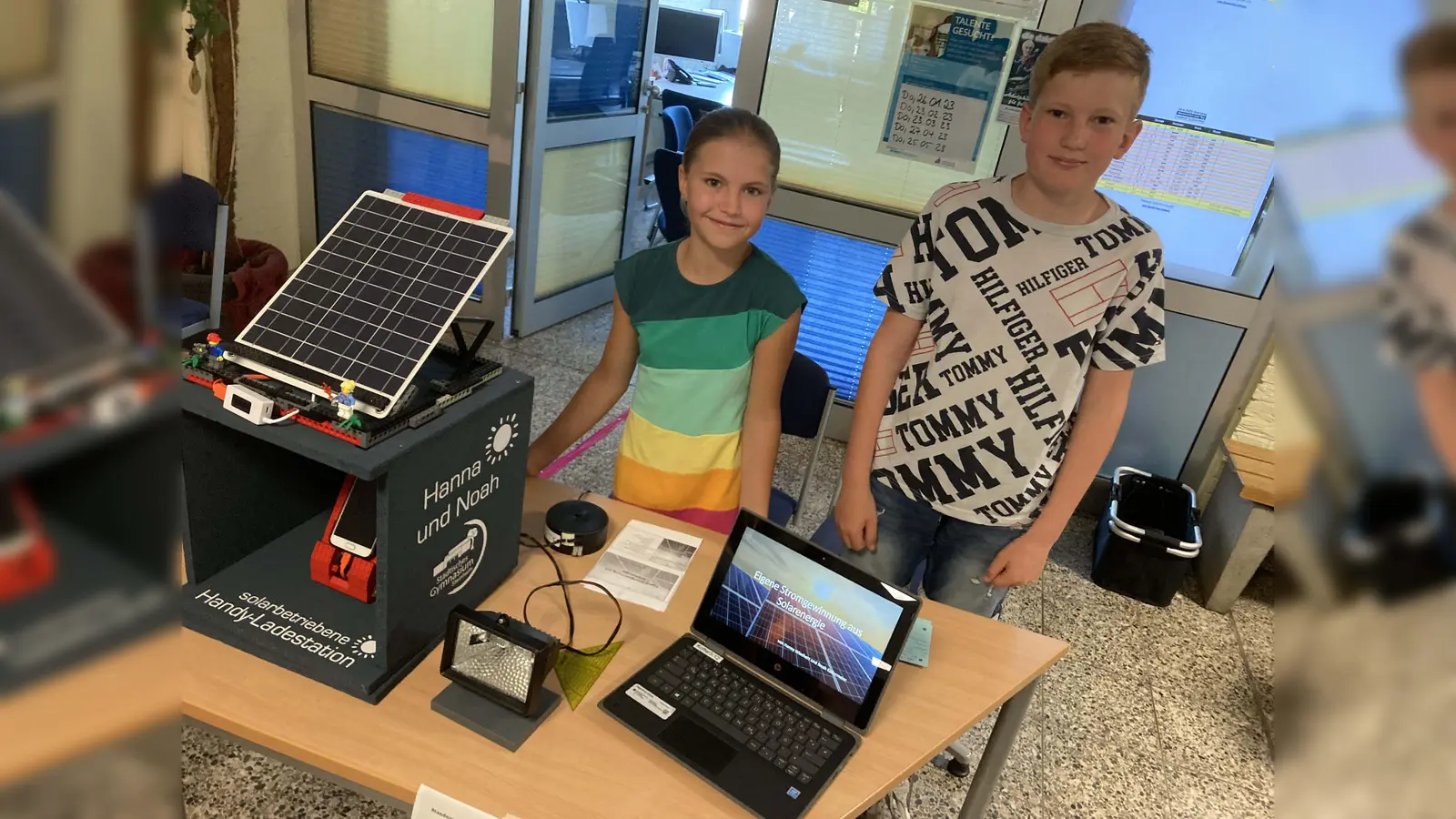 3. Platz bei der Science Fair: (v.l.) Hannah Wiechers und Noah Köllermeier. (Foto: Dr. Sebastian Krackl)