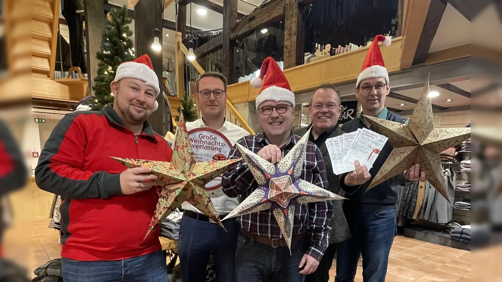 Machen auf die Aktion des Werberings Brakel aufmerksam (v.l.): Markus Härmens, Alexander Kleinschmidt, Rainer Schäfers, Bernhard Fischer und Michael Bunne. (Foto: privat)