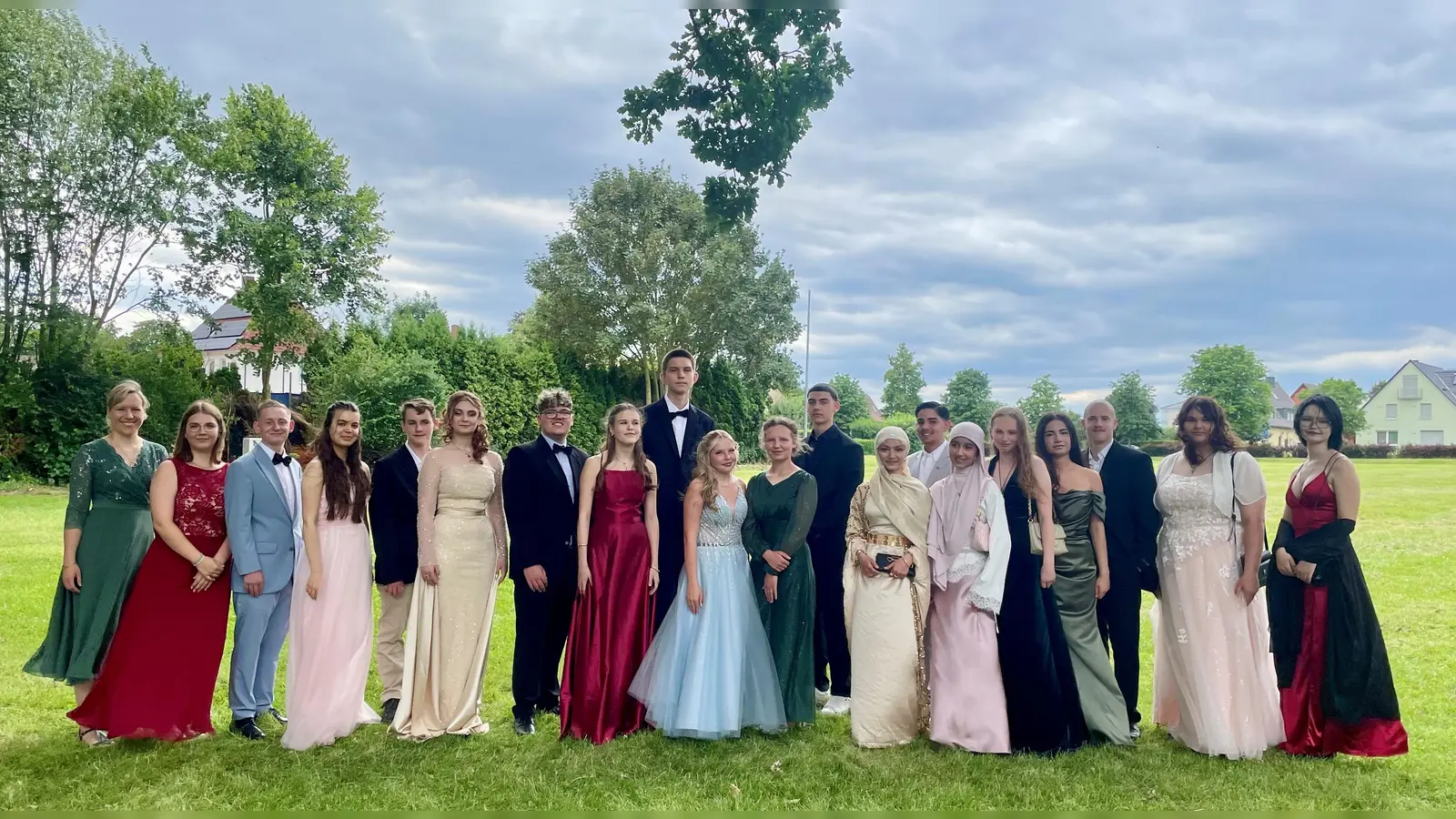 Sana Anis, Hasan Efe Araz , Saladin Batilovic, Matvej Blumenstein, Isabella Churilov, Vira Fialkovska, John-Luca Fleing, Avelyn Groß, Maurice Güthoff, Amelie Hagenloch, Nepel Hajani, Melisa Ileri, Kristina Janashia, Alexander Kirsch, Lena Klassen, Leni Laskowski, Angelina Neufeld, Pia Waschk, Maximilian Ziebe. (Foto: privat)