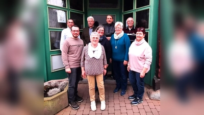 hinten v.l.: BM Markus Dittrich, Ulrich Schachtschneider, Detlef Schiweck, Willi Steinbrecher, Mitte v.l.: Niklas Eckermanns, Dr. Kirsten Groppe, Heike Schachtschneider, Annedore Steinbrecher, vorn: Susanne Rogasch (Foto: Dr. Kirsten Groppe)