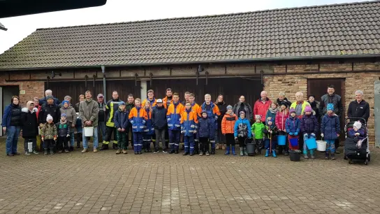 Die fleißigen Helfer beim Frühjahrsputz (Foto: Foto: privat)