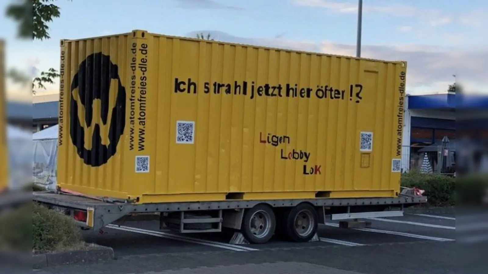Mit einem solchen Container weist die Bürgerinitiative auf die Gefahren hin. (Foto: Atomfreies 3-Ländereck)