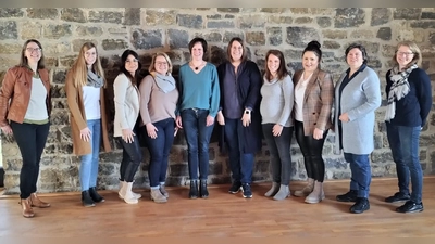 Das neue und das alte Team. (v.l.) Daniela Reitemeyer, Kathrin Redlich, Sandra Menze- Sievers, Daniela Dierkes, Michaela Temme, Sabrina Böddeker, Marie Groppe, Lisa Behler, Claudia Behler, Karola Güthoff. (Foto: kfd Tietelsen-Rothe)