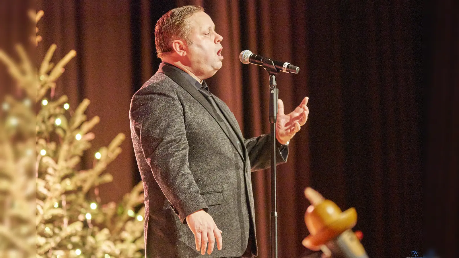 Paul Potts &amp; Friends begeisterten das Publikum in der ausverkauften Hofgeismarer Stadthalle. (Foto: Stefan Bönning)