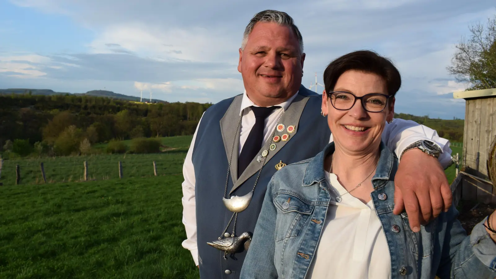 Schützenkönig Daniel Hillmann mit seiner Königin und Ehefrau Nadine. (Foto: privat)