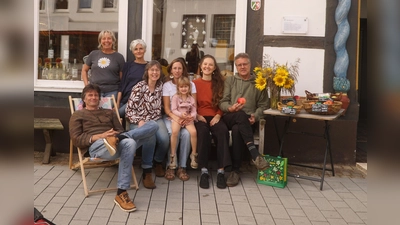 Karin Scharlau und das Team der Ringelblume und Felix Bruns vom Nachhaltigkeitsnetzwerk Myzelium informieren über ein neues Konzept.  (Foto: privat)