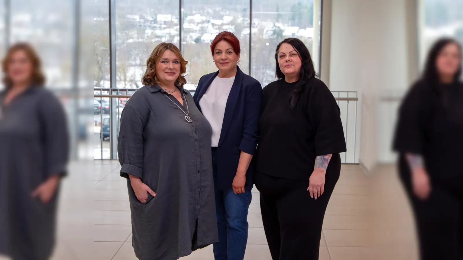 Tamara Schmiemann (Pflegedienstleitung, St. Ansgar Krankenhaus) freut sich über das neue Projekt: Elena Kluger-Wiebe (Mitte) und Kirsten Falkenhain (links) arbeiten als Cardiolotsen im St. Ansgar Krankenhaus der KHWE. (Foto: KHWE)