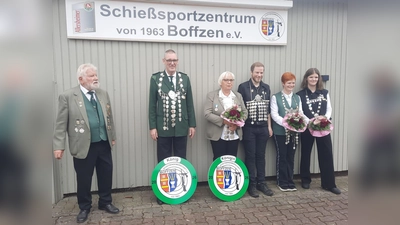 V.l. : Arthur Ostaptschuk (1. Vorsitzender), Raimund Otto (Vereinskönig), Erika Zerreich (Vereinskönigin), Julien Durrant (Ringkönig), Stefanie Winter (Ringkönigin), Natalie Haude (Jugendkönigin). (Foto: privat)