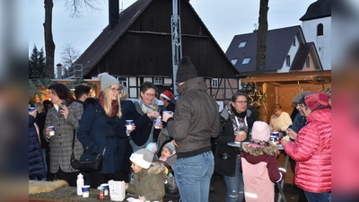 Weihnachtsmartatmosphäre für den guten Zweck bot der Lauenförder Winterzauber.  (Foto: Barbara Siebrecht)