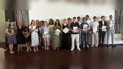 Wirtschaft und Verwaltung: 15 Absolventinnen/Absolventen: Naemi Abrahams, Adal Alaaeddine, Siri Böhm, Vivian Fleischer, Irem Göktas, Samea Heinze, Chris Hellwig, Kilian Koslowski, Marvin Kuhlenbeck, Simon Meier, Paul Möhrlin, Julian Reede, Christopher Schütte, Fiona Stöcker, Arne Wachter. (Foto: privat)