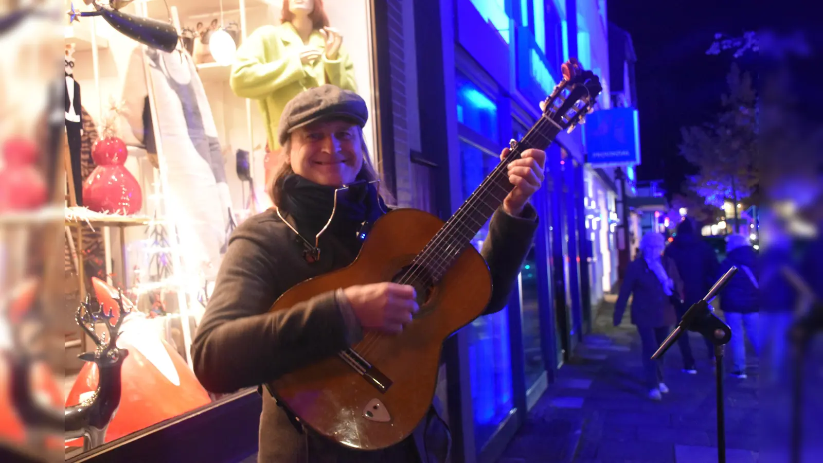 Nis Jesse spielte für die Kunden. (Foto: Barbara Siebrecht)