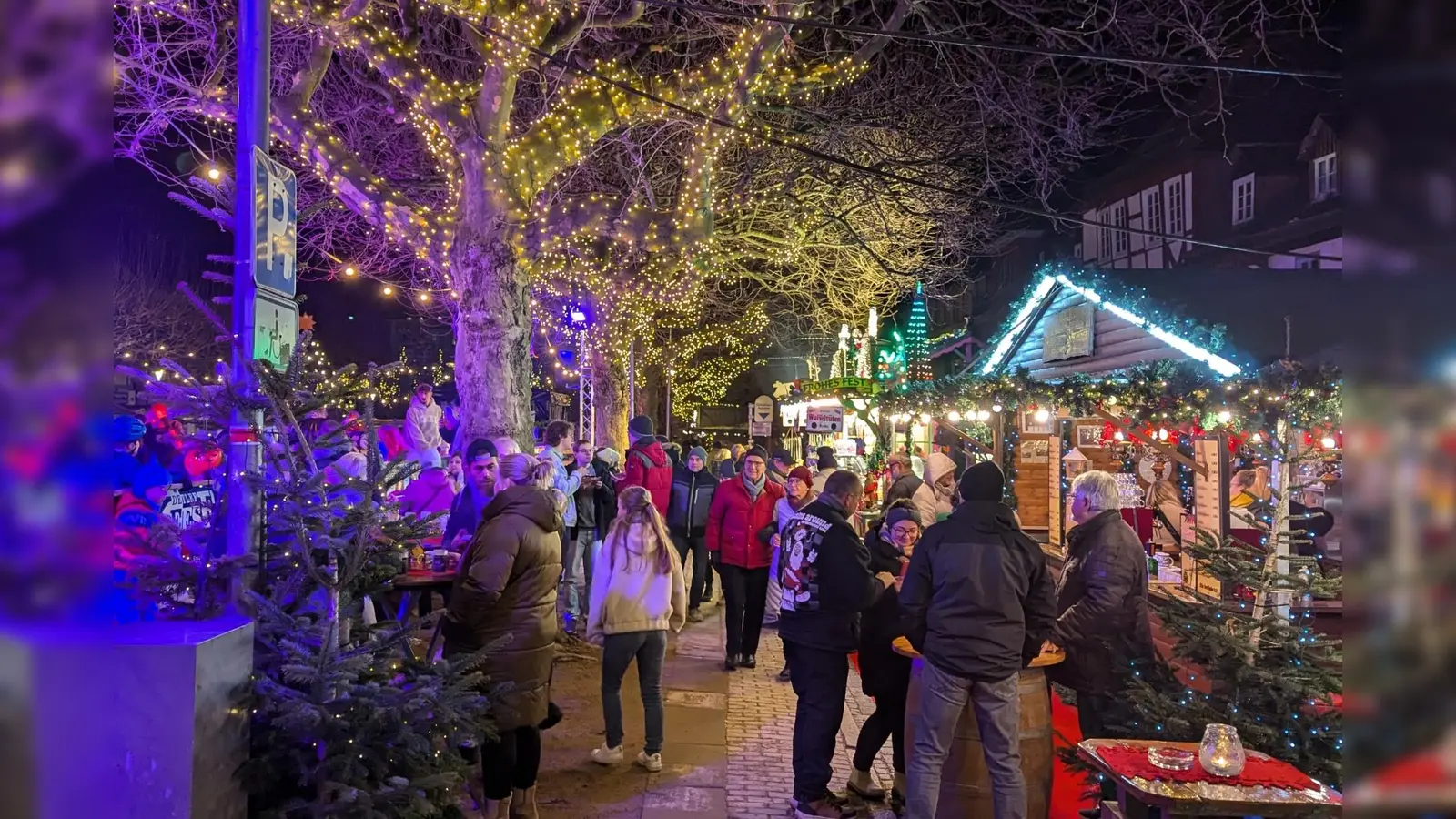 Stimmungsvoller Weihnachtsmarkt in Holzminden  (Foto: Stadtmarketing Holzminden GmbH)
