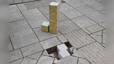 In Brakel wurden „Stolpersteine” zur Erinnerung an jüdischen Mitbürger verlegt. (Foto: Barbara Siebrecht)