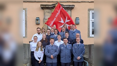 Ortsversammlung 2025 mit Mitgliedern aus der Gliederung und des Diözesanvorstandes und Ortsbeauftragten Caspar von Haxthausen. (Foto: Malteser)