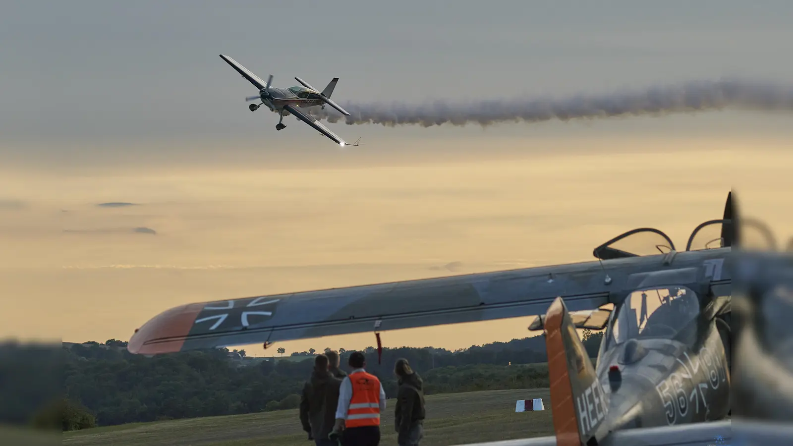 Spektakuläre Bilder sind am ersten Septemberwochenende beim traditionellen Flugplatzfest auf dem Hölleberg zu sehen. (Foto: Stefan Bönning)