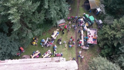 Blick vom Ebersnackenturm auf die Teilnehmer. (Foto: A. Timmermann)