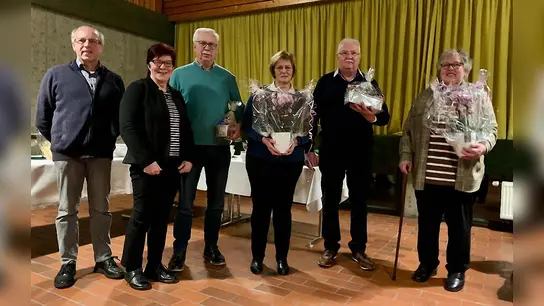 V.l.: Adolf Reineke Geschäftsführer, Hannelore Jochheim 2. Vorsitzende, Josef Weber, Brigitte Backhaus, Franz-Josef Backhaus und Marita Husemann. (Foto: privat)