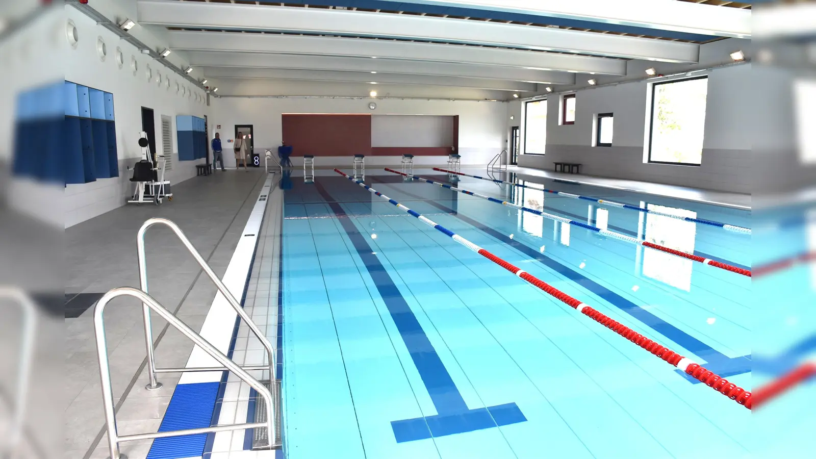 Blick auf das neue Schwimmbecken (Foto: Barbara Siebrecht)