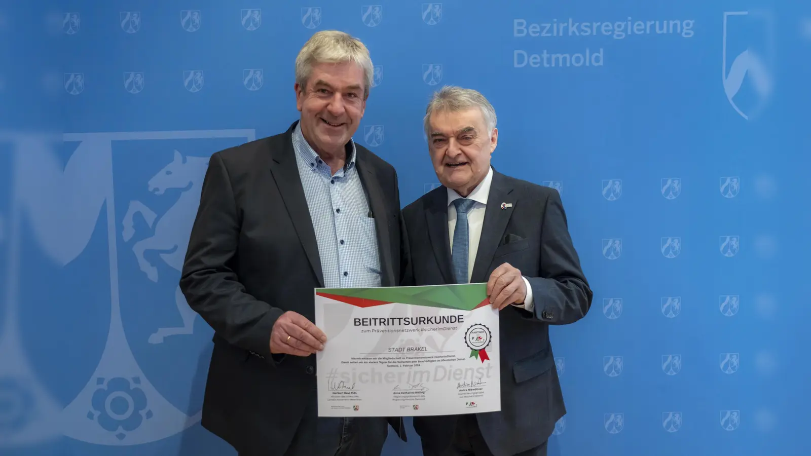 V.l.: Bürgermeister Hermann Temme und NRW-Innenminister Herbert Reul (Foto: Jochen Tack)