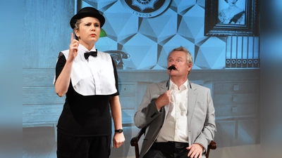 Das Theaterstück „Der Mönch mit der Klatsche“ ist am 19. September in Warburg zu sehen. (Foto: Kajo Meyer/Contra-Kreis-Theater )