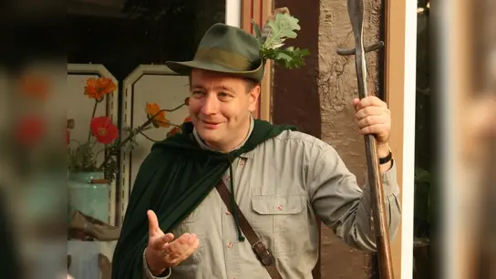 Dr. Althaus als Jäger Hackelberg (Foto: Touristik-Information Uslar)