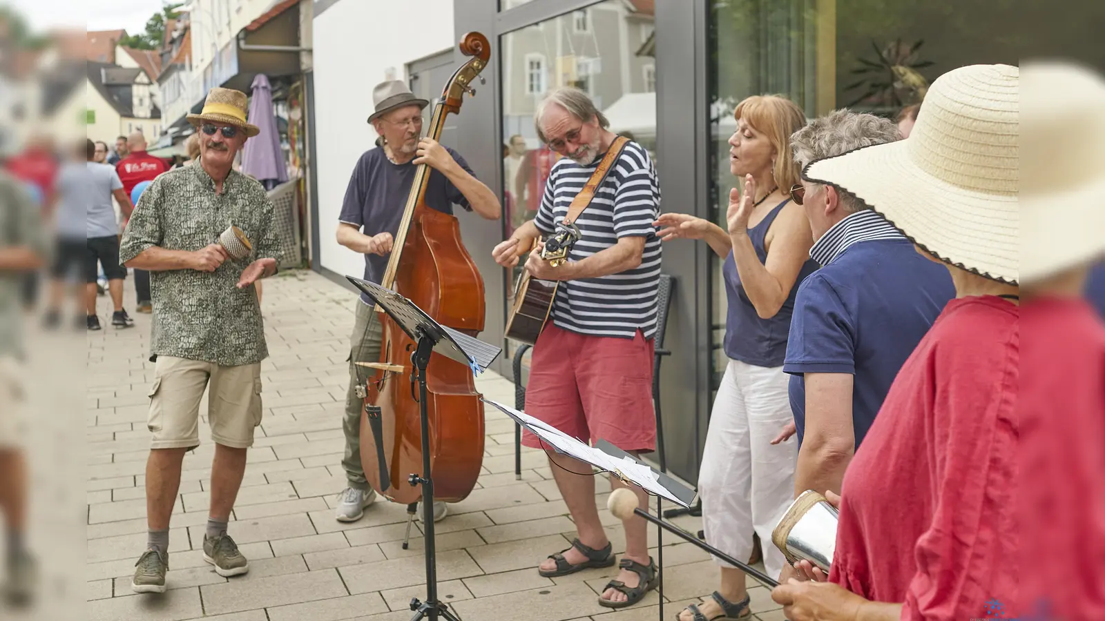 Straßenkünstler sorgen beim Apfelfest in Hofgeismar wieder für ausgelassene Stimmung. (Foto: Stefan Bönning)