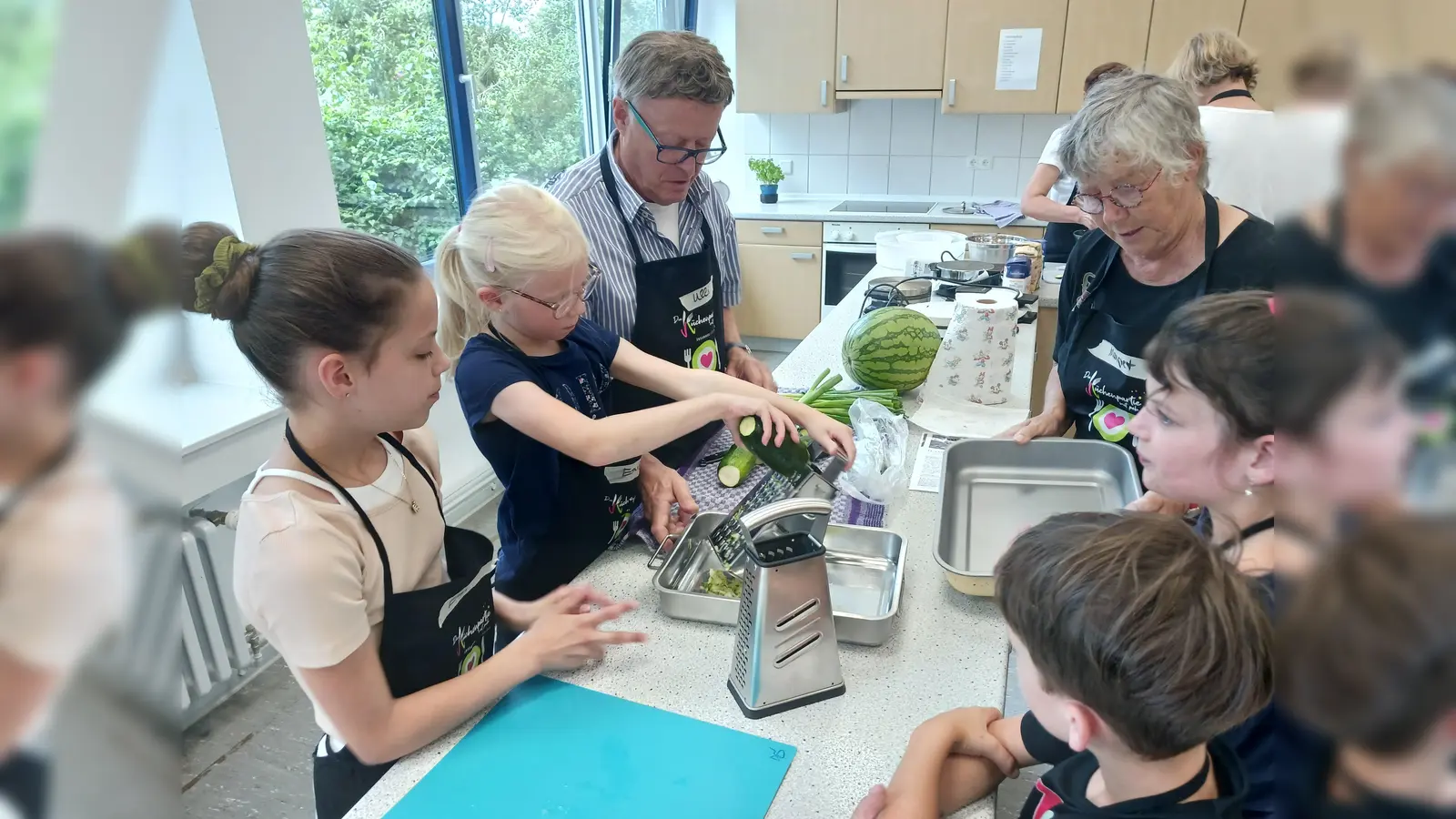 Selber kochen macht Spaß - die Kinder lernen spielerisch, wie man sich gesund ernährt. (Foto: Silvia Kieven)