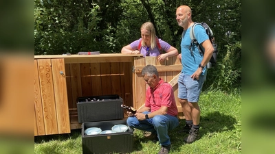 Haben die Picknickbox geöffnet: Nadine Strieckmann, Achim Schärfe und Daniel Schwerdtfeger. (Foto: SVR)