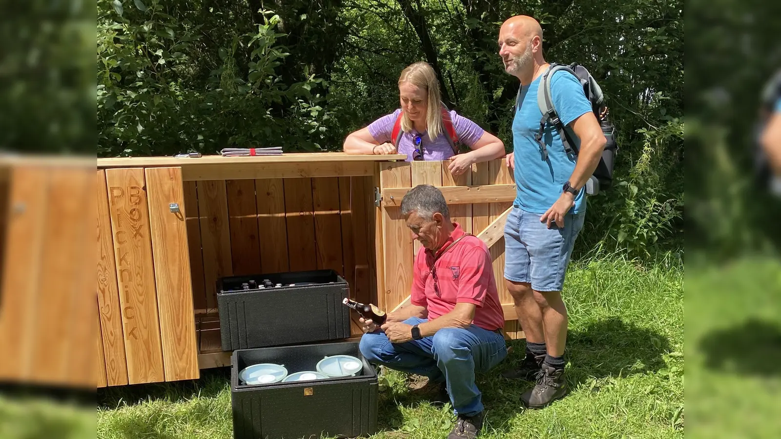 Haben die Picknickbox geöffnet: Nadine Strieckmann, Achim Schärfe und Daniel Schwerdtfeger. (Foto: SVR)