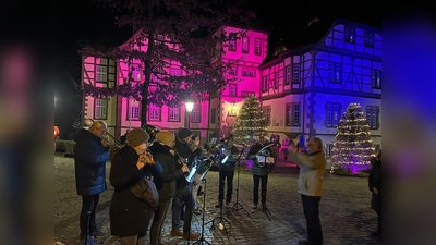 Das Wasserschloss bildet eine grandiosen Rahmen für das Turmblasen.  (Foto: privat)