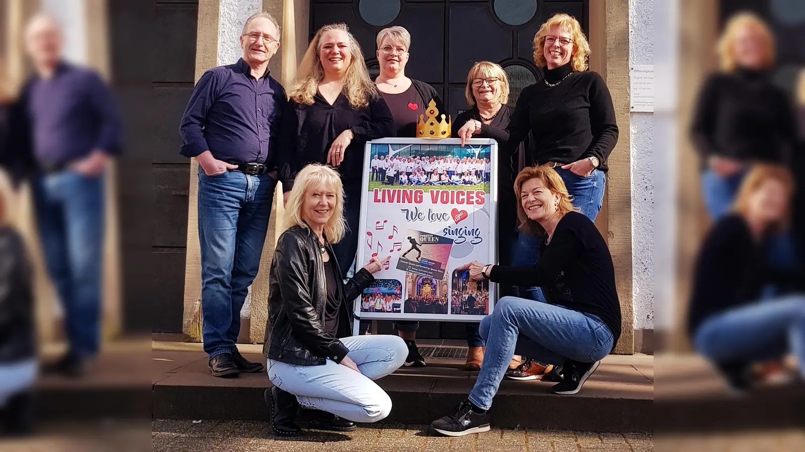 Eine von insgesamt fünf Stimmgruppen für den großen Auftritt (v.r.): Nicole Kahmann, Helga Frewer (Vorstand), Liliane Spek, Janina Piwon, Imke Tuschen, Gaby Gathmann-Frische (Coach) und Johannes Lücking (Chorleiter). (Foto: privat)