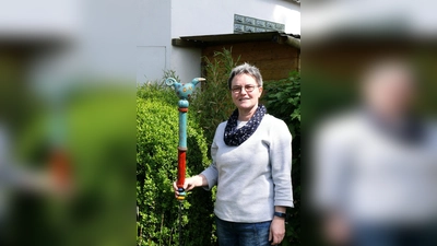 Petra Tillack lädt ein zur Kunst-Keramikausstellung. (Foto: Foto: privat)