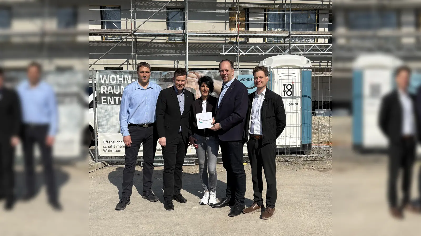 V.l.: Michael Dubbert (Lebenshilfe), Michael Scholle (Stadt Bad Driburg), Tina MacLeod (Lebenshilfe), MdL Marco Schmitz (Vorsitzender des Stiftungsrats der SozialstiftungNRW) und Jerome Major (Lebenshilfe). (Foto: privat)