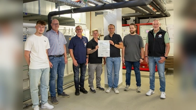 Das Team der Technischen Abteilung der KHWE setzt sich kontinuierlich für eine sichere und effiziente Energieversorgung an den Standorten (v.l.): Damien Komm, Dieter Rehermann, Stefan Zug, Carina Buch, Maximilian Koslowski, Markus Stork und Mario Reineke (Technischer Leiter KHWE). (Foto: KHWE)