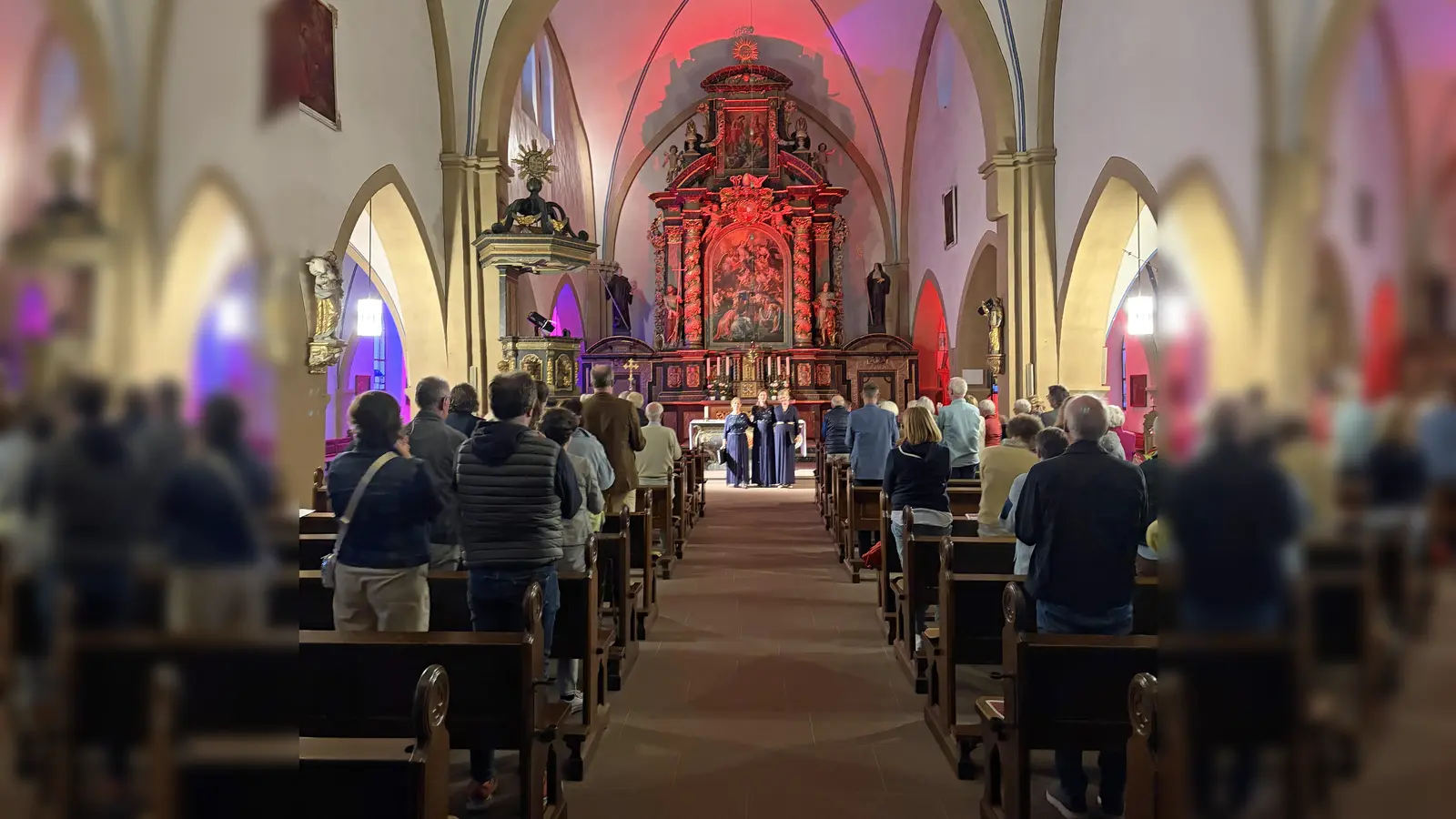 Das Trio Klangkunst beim Finale in der katholischen Pfarrkirche St. Johannes Baptist in Brenkhausen. (Foto: privat)