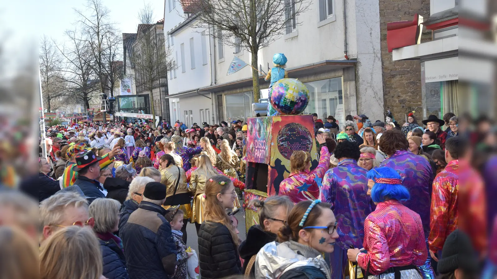 Auf Steinheims Straßen gings mal wieder besonders lustig zu. (Foto: Marc Otto)