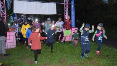 Schaurig-schönes Treffen zum gemütlich-gruseligen Lauf. (Foto: Marc Otto)